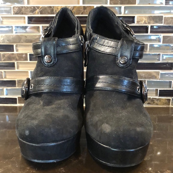 Oe Black belted ankle bootie Heels - Picture 2 of 5